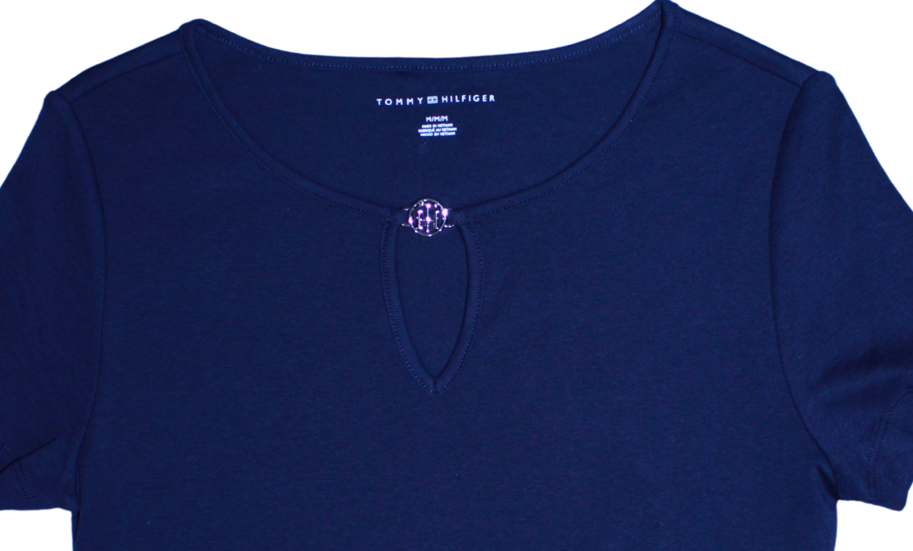 Camiseta Tommy  Hilfiger con Broche